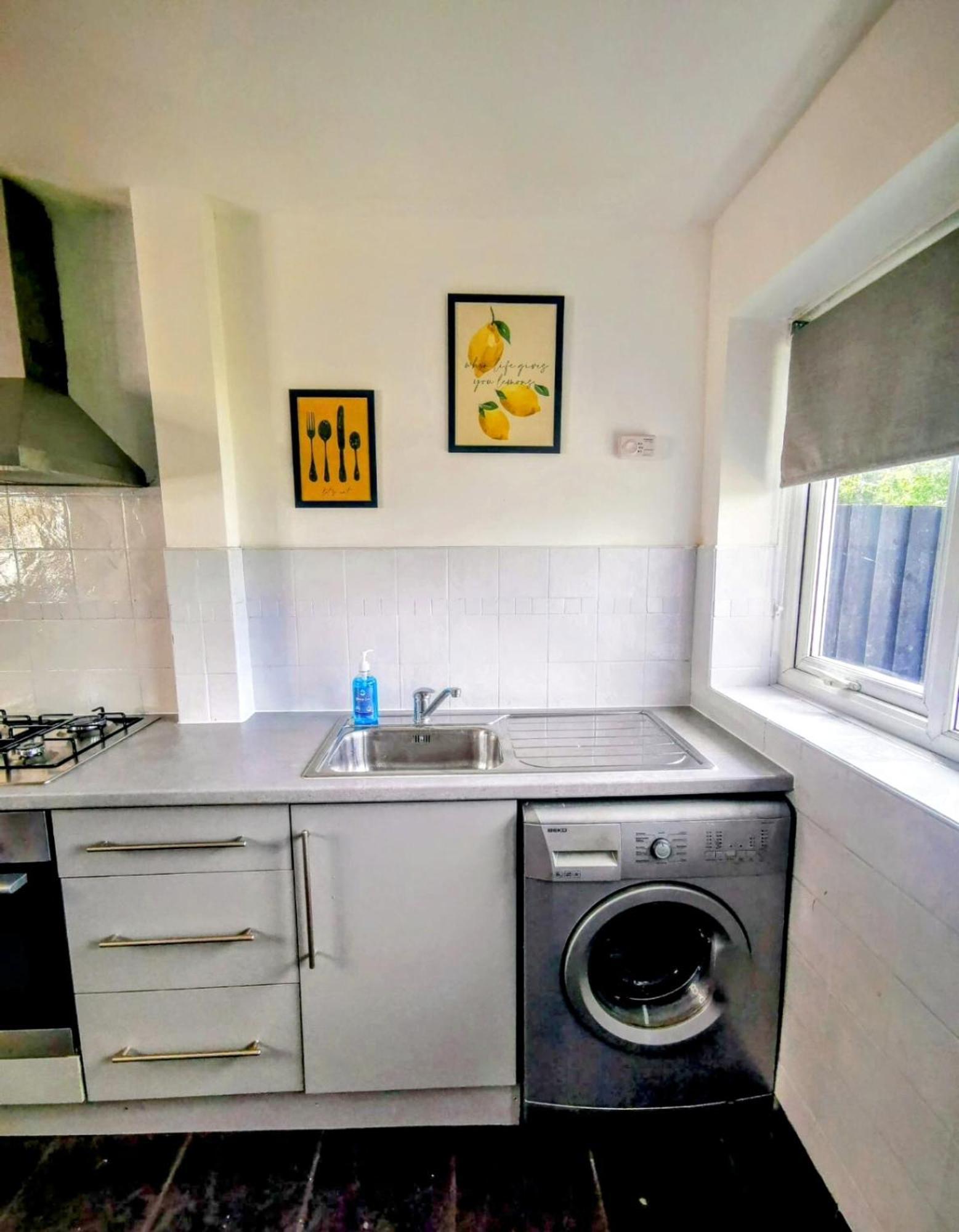 No 7 - Bright, Spacious 3 Bed Home With Parking & Wifi Huyton Exterior foto
